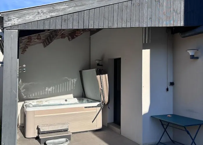 Avec Jacuzzi Proche De La Plage, Velo A Disposition *